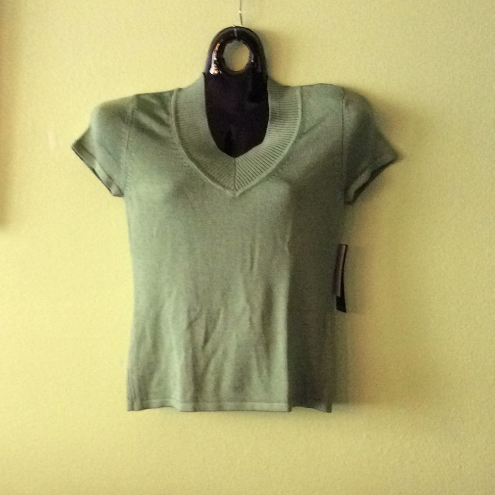 Mint Green Short Sleeves Sweater V-Cut Neckline